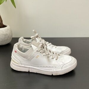 On The Roger Centre Court White Sneakers Women’s Size 9.5
